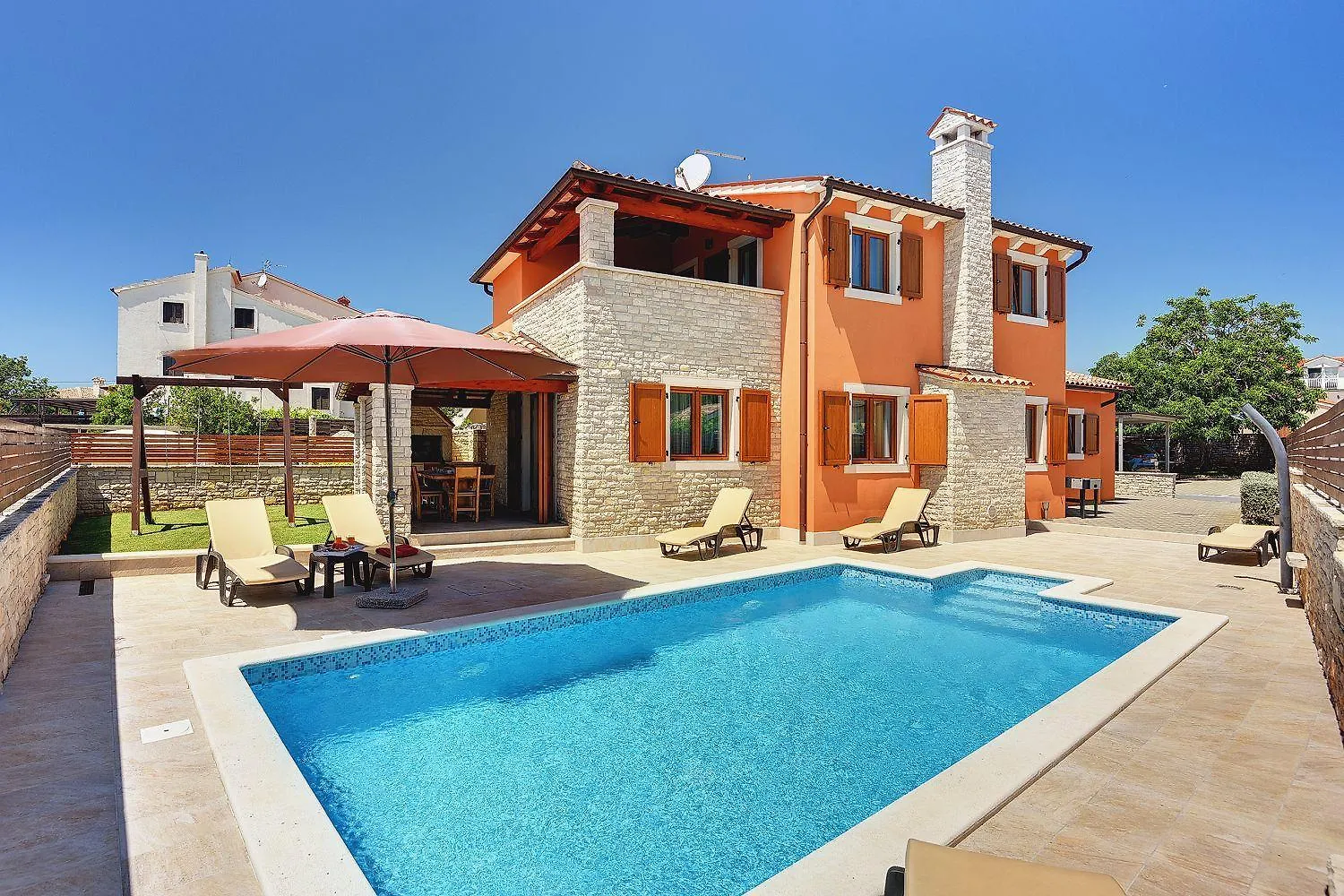 Villa Nur 800 Meter Zum Strand Mit Meerblick, Privatem Pool, Bbq Und Spielplatz Fazana 0*,  Croatia